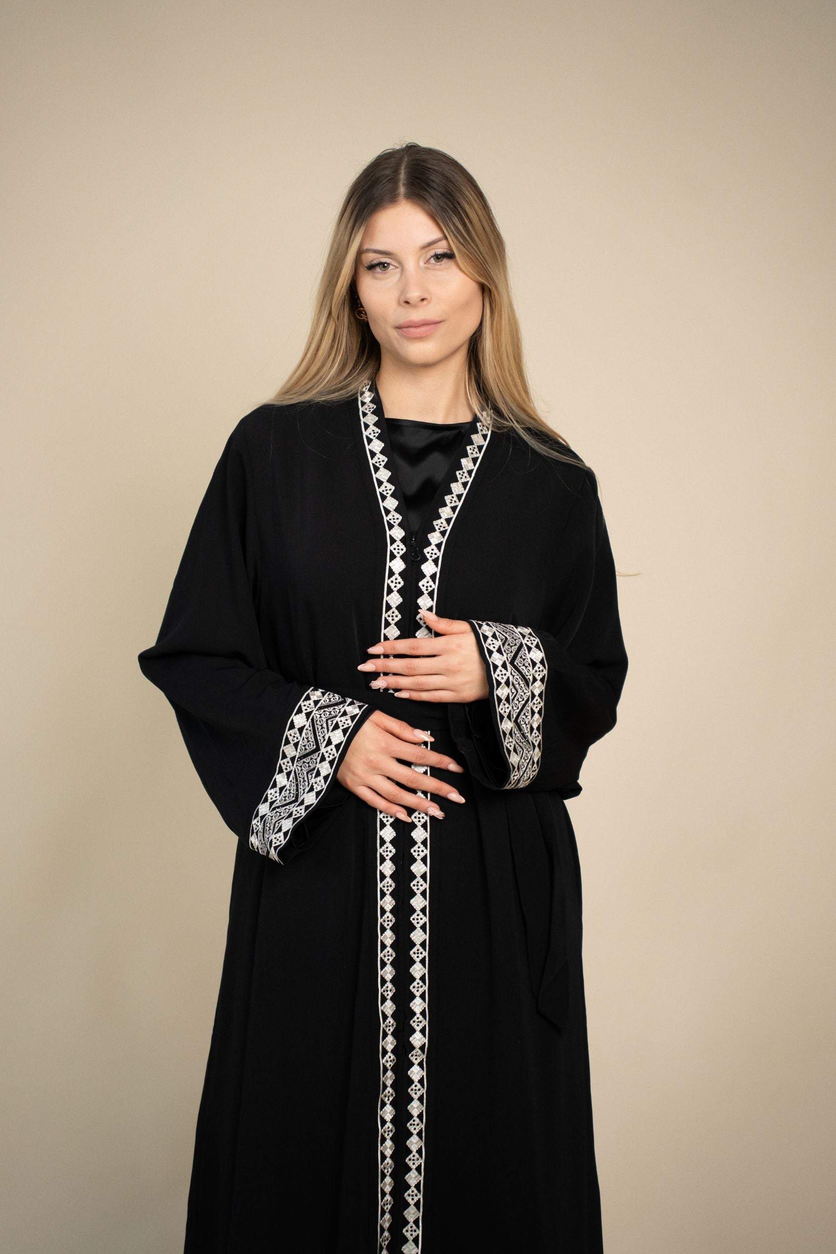 Qamar Abaya